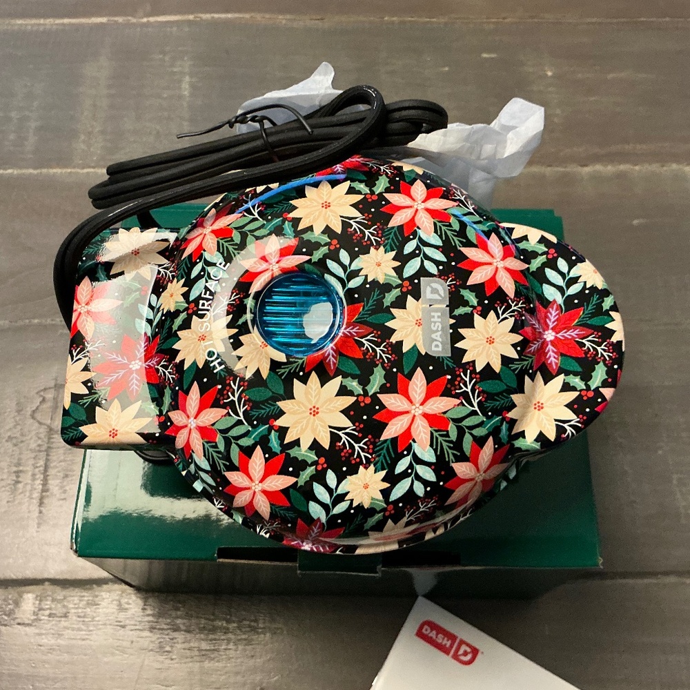 BNIB DASH Mini Waffle Maker Christmas Holiday Theme